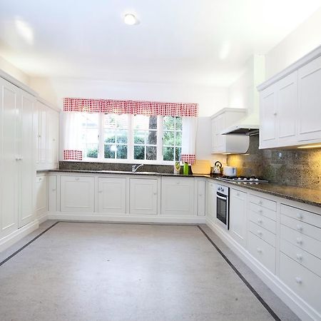 200 Riccarton Holiday House Крайстчърч Стая снимка